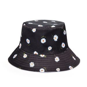 NWT Alice + Olivia Reversible Bucket Hat in Black Daisy Print / White